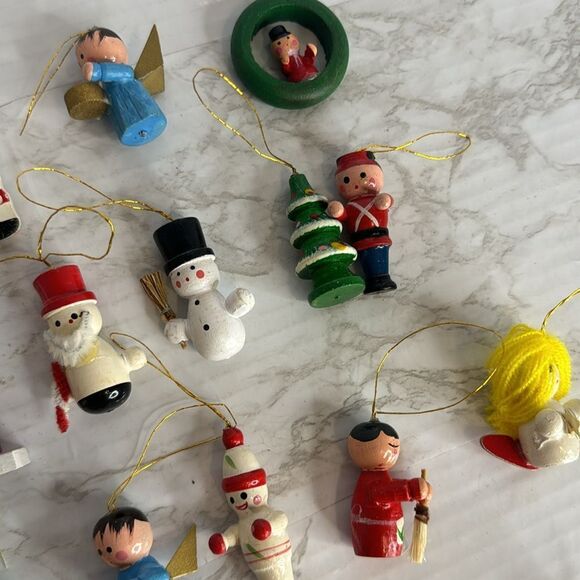 Vtg WOODEN SANTA TREE NOEL WATER TOWER ORNAMENTS UNBRANDED Christmas mixed lot - Picture 4 of 11